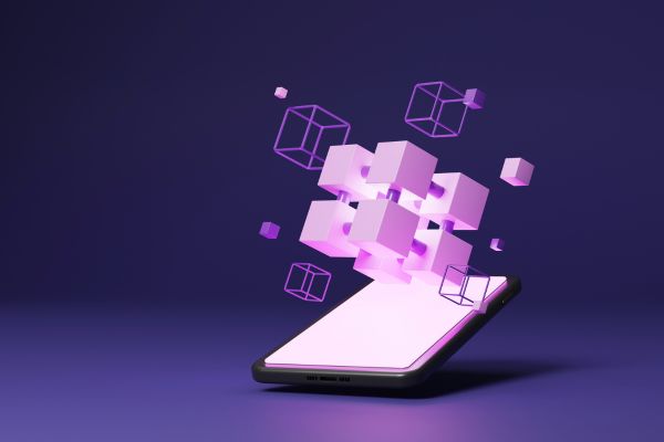 Smartphone générant des cubes numériques en 3D, illustrant la certification et la traçabilité des données par la technologie blockchain